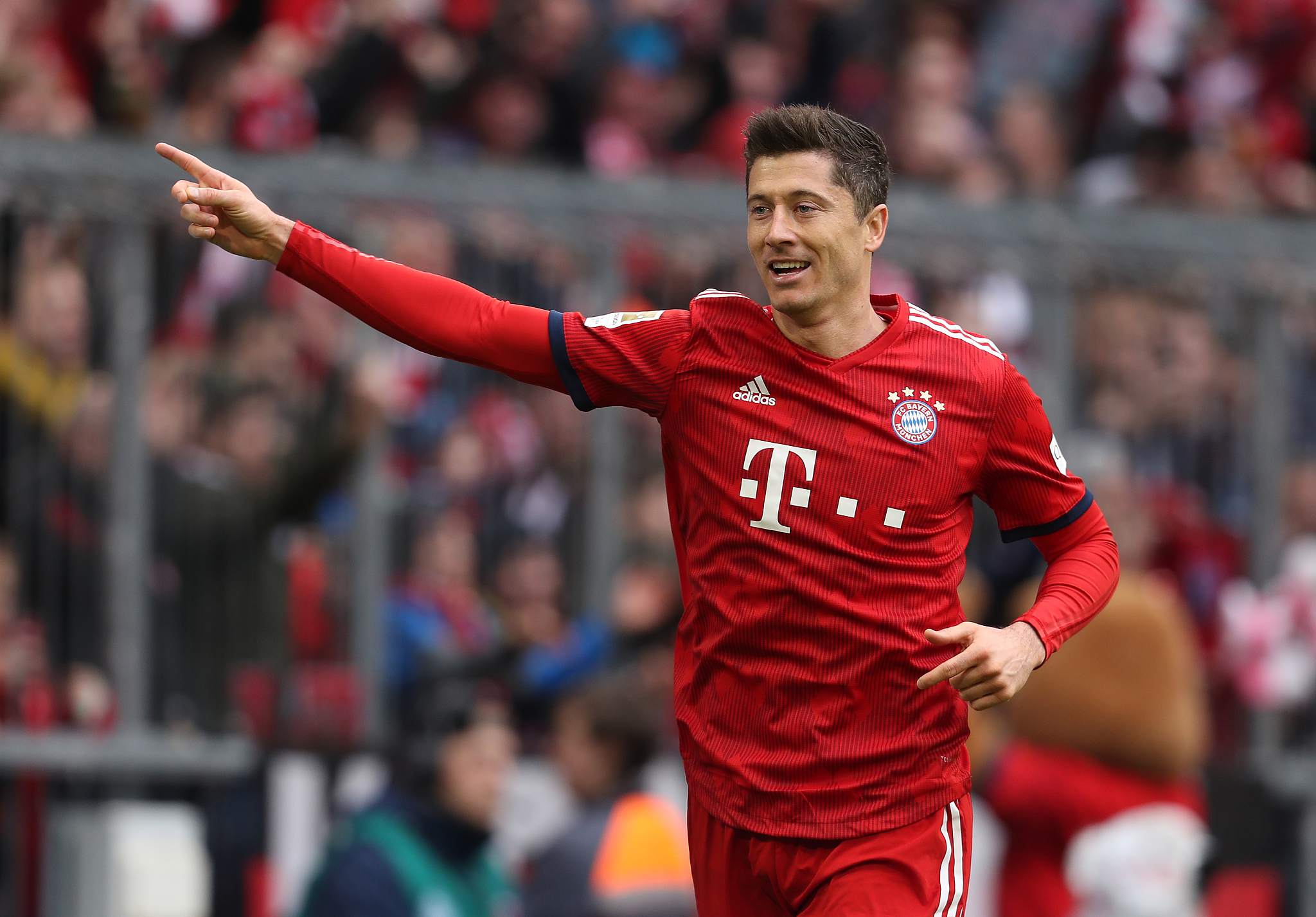 阿隆索命悬一线！皇马主席不满现代足球理念，欧冠生死战或成转折点（皇马主席不满现代足球观念，阿隆索前途堪忧，欧冠生死战或成分水岭）