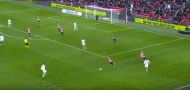 记者：米兰将与莱万经纪人会面讨论转会，伊布支持这一交易（记者称米兰计划与莱万经纪人商谈转会，伊布力挺这笔交易）