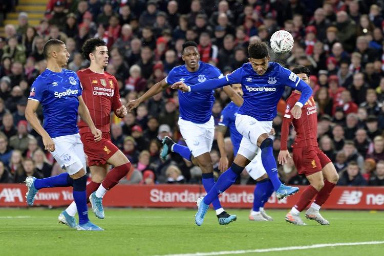 欧洲冠军联赛：皇马意外失利，阿森纳全胜晋级（欧冠：皇马爆冷失利，阿森纳全胜出线）