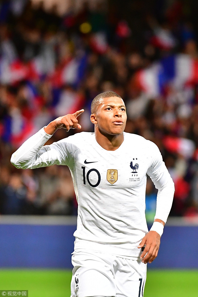 建队基石！武磊、颜骏凌等7人随海港四夺中超冠军（海港四夺中超冠军，武磊、颜骏凌等7人成队中流砥柱）