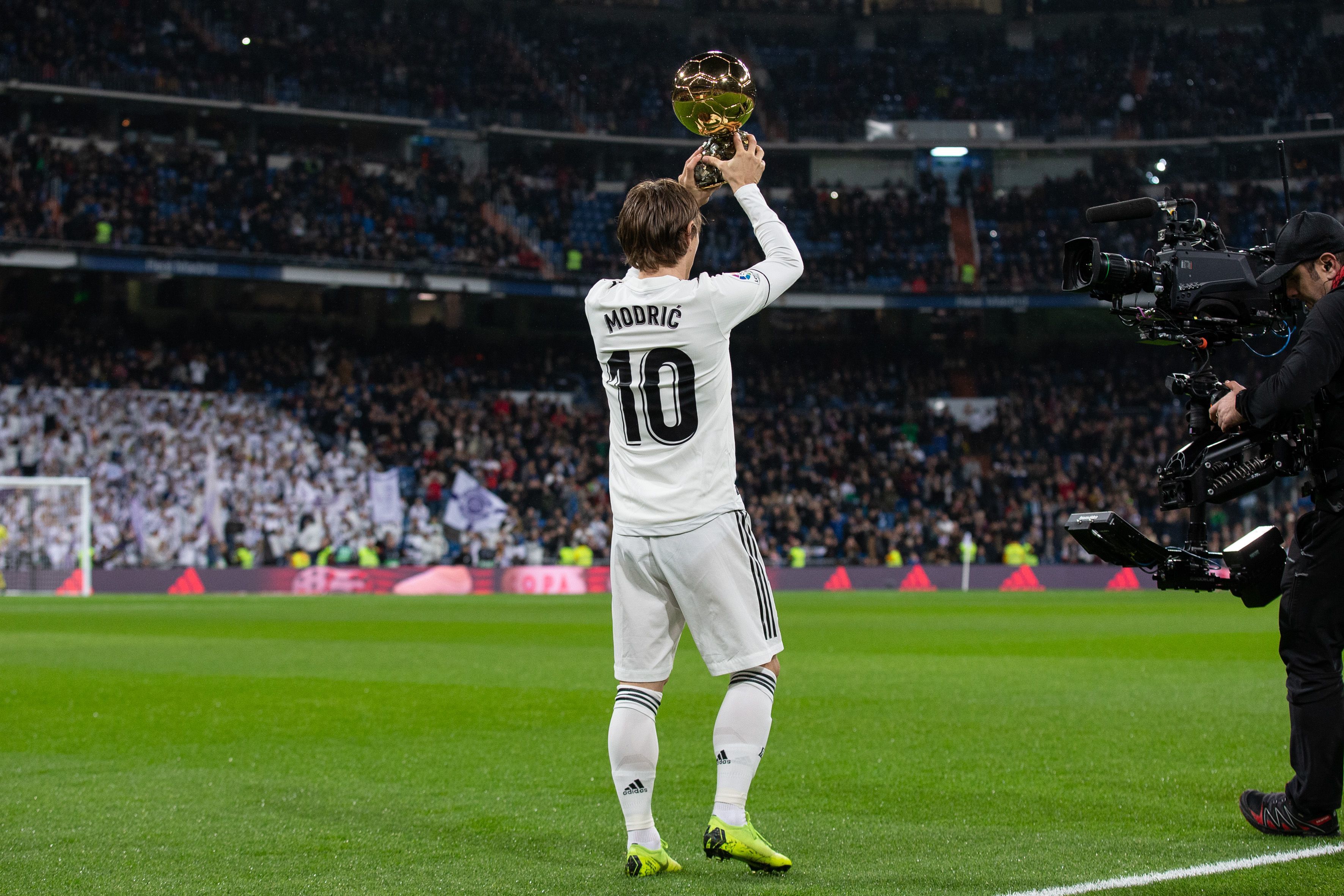 男篮传奇得分后卫曾对科比砍20分，800度近视神准投篮（800度近视也挡不住准星：这位男篮传奇分卫曾在科比面前砍下20分）