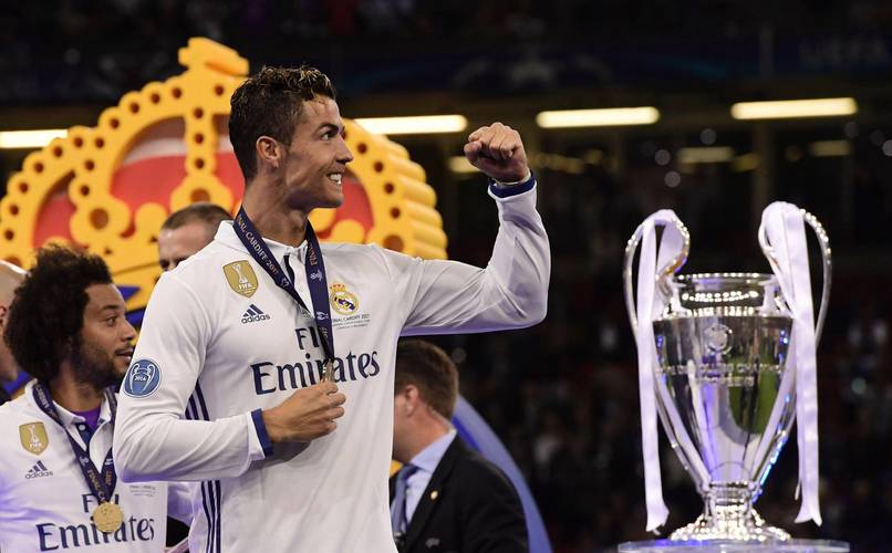 国王杯十六强抽签悬念重重！巴萨皇马将与草根球队上演圣诞大战（国王杯16强抽签悬念丛生：巴萨皇马圣诞迎战草根球队）