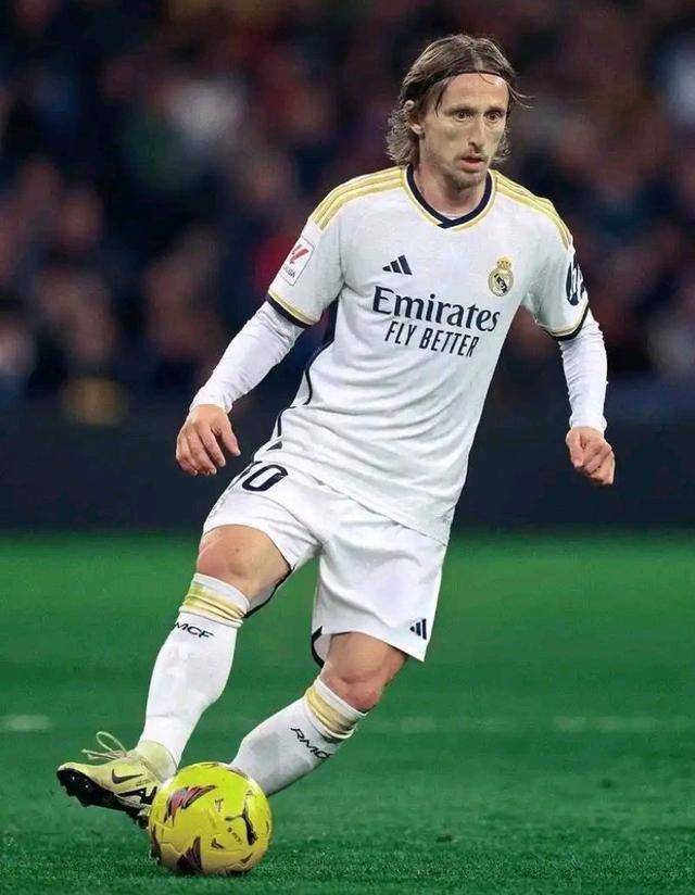 半场战报：梅州0-2英博，杨铭锐破门，毕津浩建功（半场：英博2-0领先梅州，杨铭锐先拔头筹，毕津浩扩大优势）