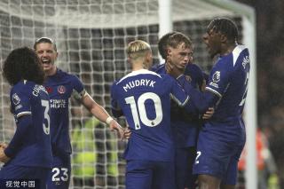 塔奇纳迪：场上有劳塔罗这样的领袖很重要，他是个出色的领袖（塔奇纳迪：拥有劳塔罗这样的场上领袖至关重要，他的领导力十分出色）