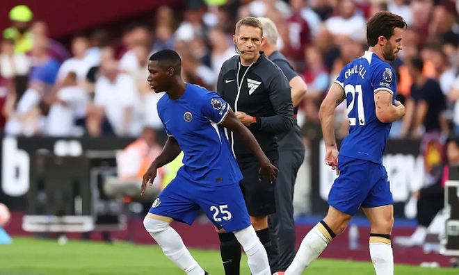 阿莫林曝曼联逆转内幕！爱将芒特有突破，除了进球还有一举获赞誉（阿莫林披露曼联逆转细节：爱将芒特迎来突破，不仅进球还收获赞誉）